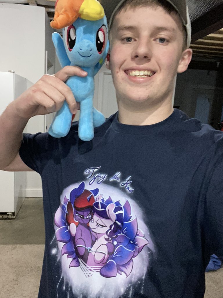 PonyWyatt's tweet photo. HEY @MegPepperonis AND @TheLostNarrator check it out new shirt I will always ship u guys LOSTMAGFOREVER #LostMag https://t.co/6VArmb8KLK