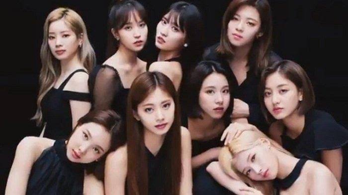 chaertist's tweet photo. @signaltofu @JYPETWICE TWICE READY TO BE #12th_Mini_Album_TWICE #TWICE    @JYPETWICE https://t.co/EhnJODydin