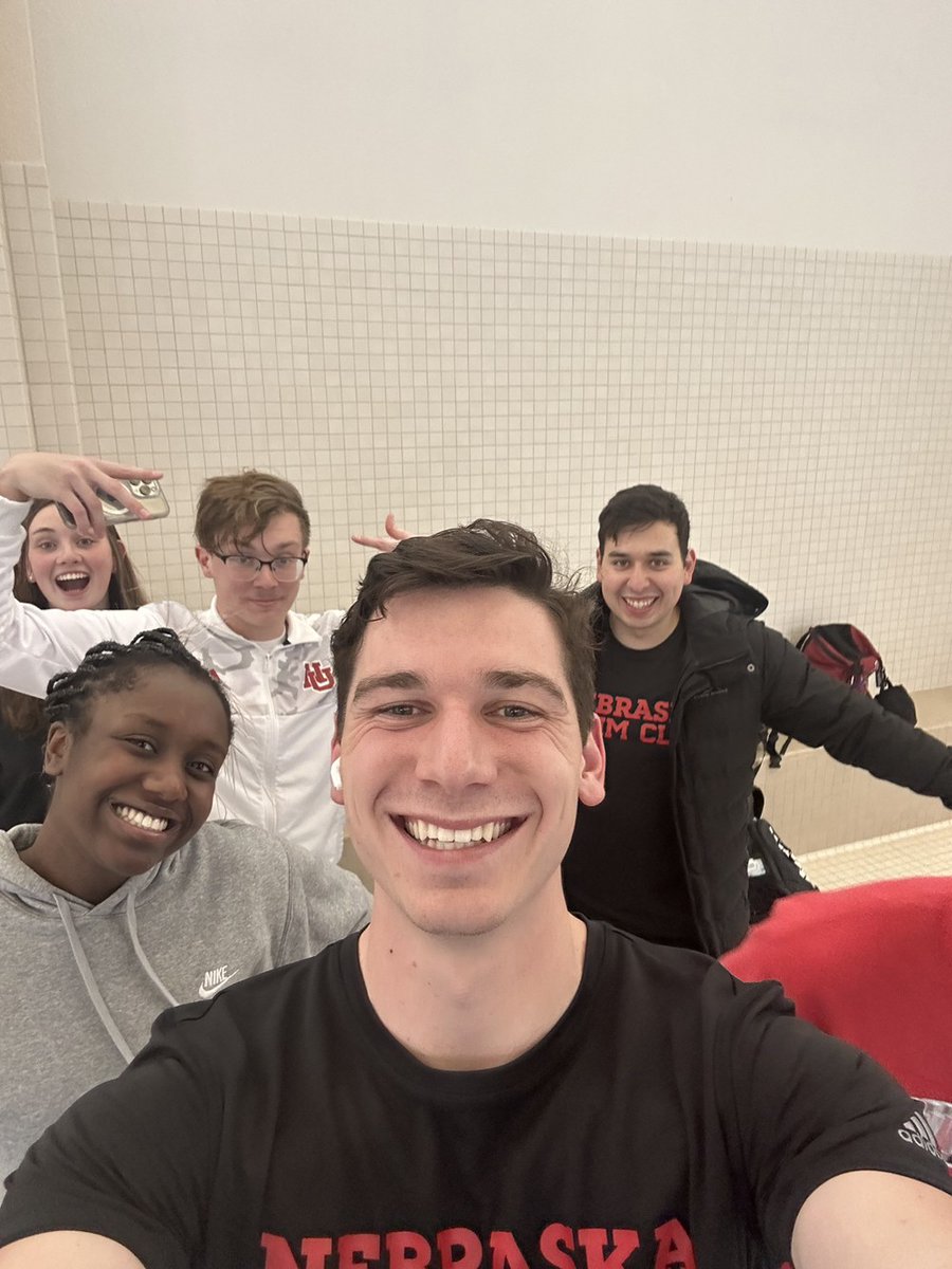 UNLSwimClub's tweet photo. swim club @ grinnell this past weekend! https://t.co/9mOmd8a1JK
