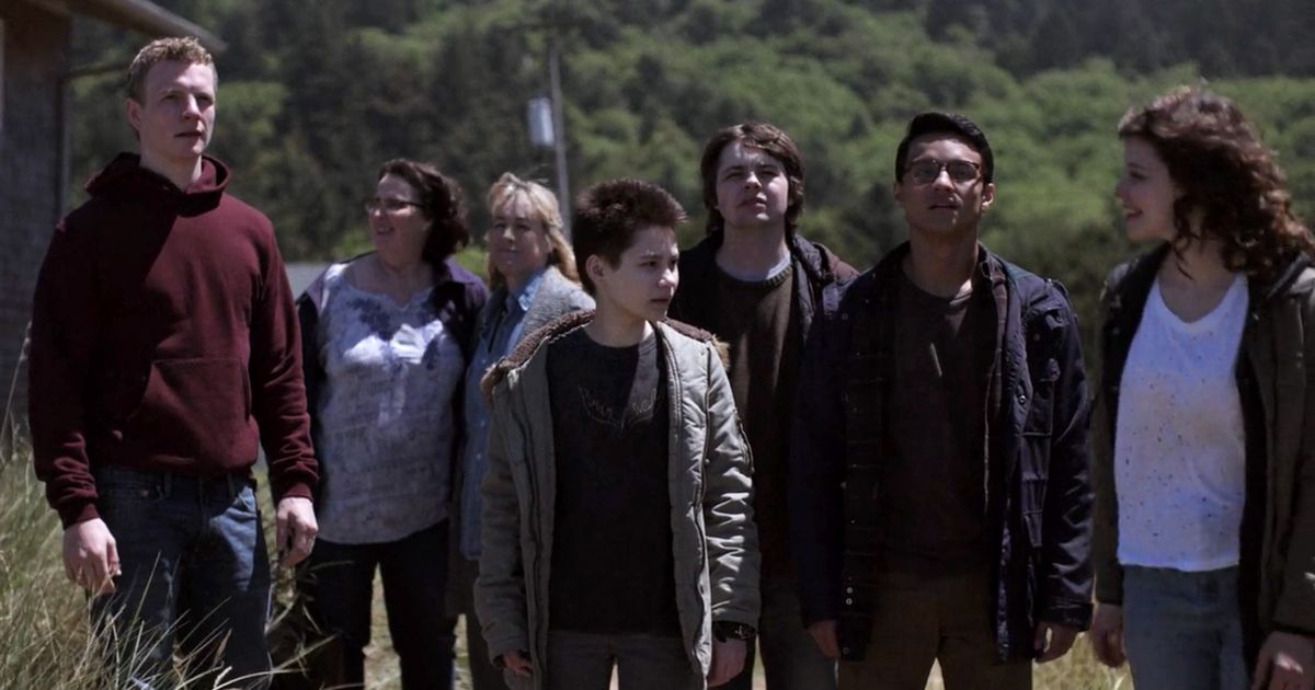 hutchinson's tweet photo. The OA on Netflix was such an unbelievably great sci-fi show but not enough people watched it so it got canceled and to this day that makes me very sad :( https://t.co/8S0GOa5uY0