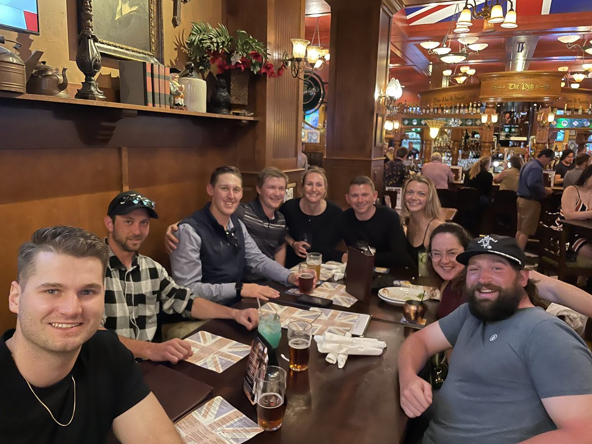 cshaw04's tweet image. Nice little spontaneous @UofGuelphOAC #GuelphTurf reunion down in Orlando @GCSAAConference.  Students past, and present getting along - be still my heart ❤️ 🥲
