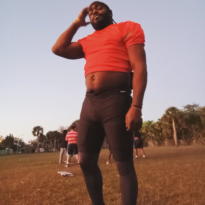 So 4 the life of me idk why #females find my belly button so attractive..🤔 I have so many questions https://t<a href="/tag/females"class="tags">#females</a>