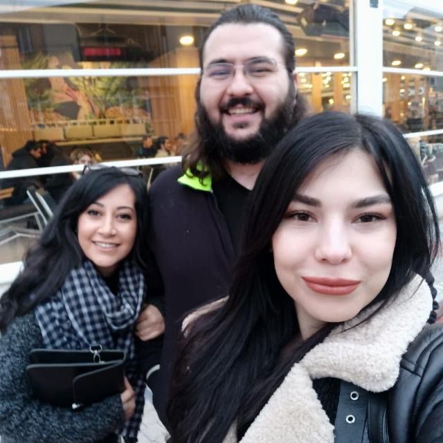 mervecuuu's tweet photo. Hikmet Özatağ (kadın)
Ergun Özatağ (erkek)
anne oğul ve 3 kişi daha göçükte.
Çay mahallesi Atatürk bulvarı no: 12 Bilgin apt. #İskenderun #Hatay
Haber alamıyoruz. 
 @doranavirus @OguzhanUgur @KurtissDonalddd @ProfDemirtas  @haluklevent https://t.co/Euy0FfLQvV