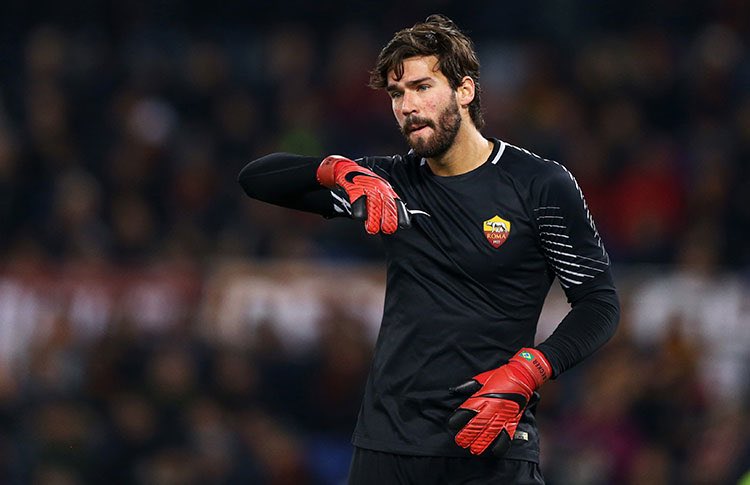 Romauy1's tweet photo. La Roma y los mercados de pases.Hilo.

la Roma viene invirtiendo (salvo esta última temporada) en promedio mas de 100M por temporada en fichajes, sin embargo la sensación es que no hubo tanta mejoría en la calidad del equipo. Este hilo es para revisar los mercados desde la 18/19 https://t.co/HNlHCfAFfw