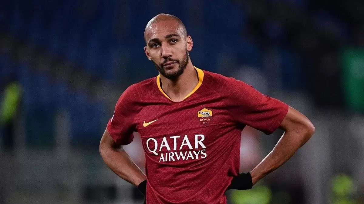 Romauy1's tweet photo. La Roma y los mercados de pases.Hilo.

la Roma viene invirtiendo (salvo esta última temporada) en promedio mas de 100M por temporada en fichajes, sin embargo la sensación es que no hubo tanta mejoría en la calidad del equipo. Este hilo es para revisar los mercados desde la 18/19 https://t.co/HNlHCfAFfw