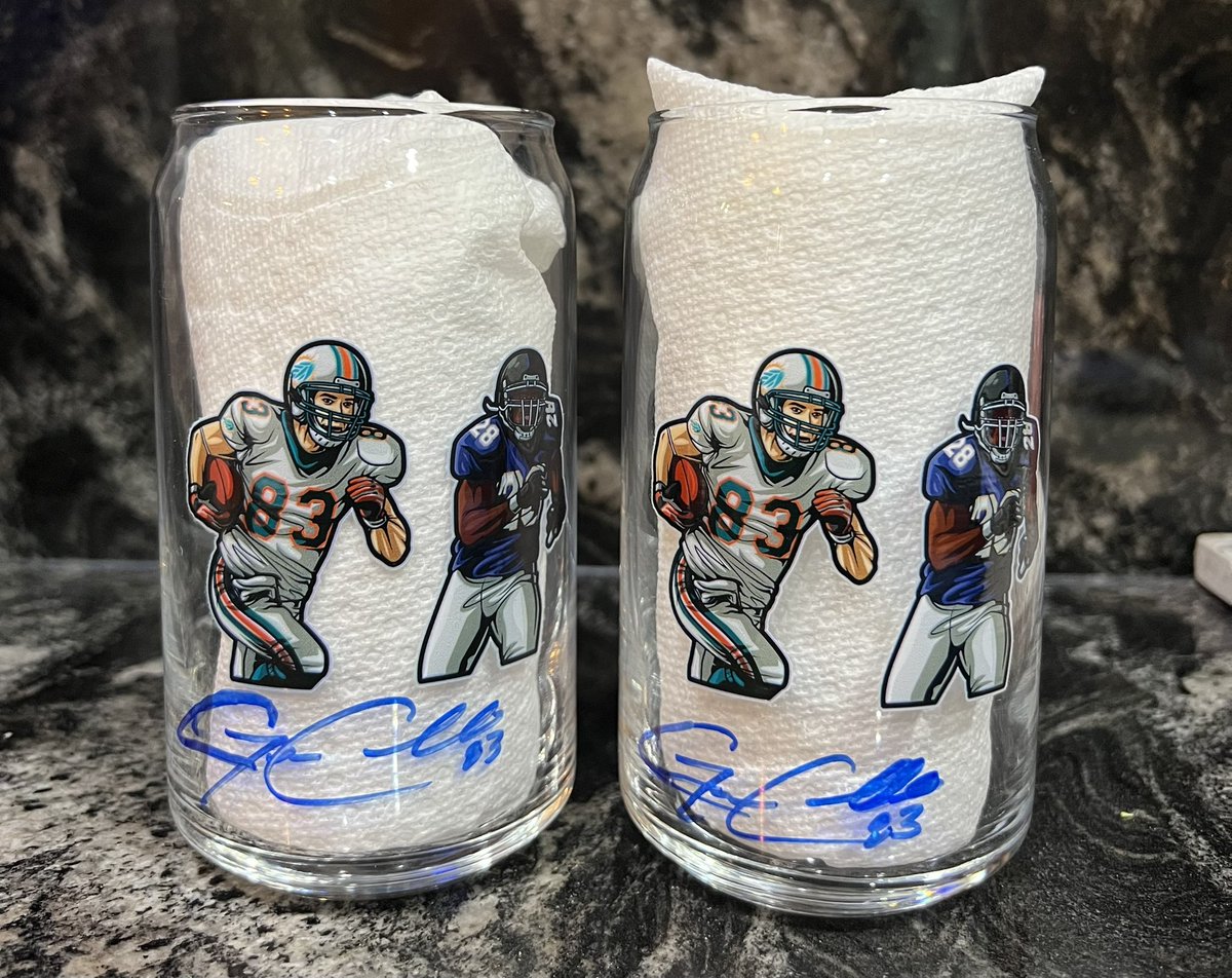 Huge thanks to <a href="/catchcamarillo/">Greg Camarillo</a> for signing these! They’ll  be 2 of 4 prizes given away for the raffle I’ll be doing in the next week or so when you donate to the <a href="/mssociety/">National MS Society</a>. Want an early entry? Every $10 donated will be an entry. DM me receipt to enter you. Link in bio! Plz RT!