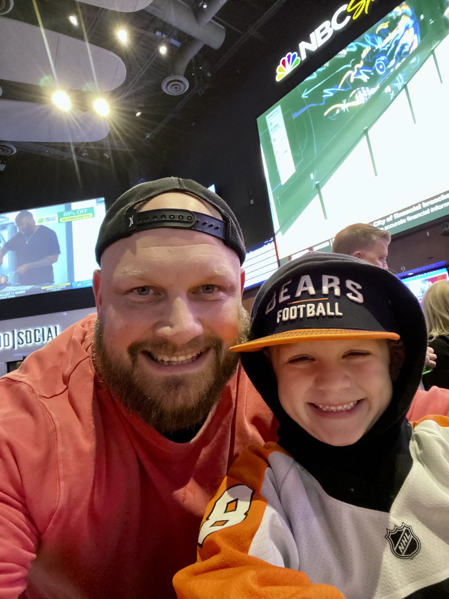 Stage4Thriver's tweet photo. Boys Night!!! #MBME #Flyers #EJYak4 #ForeverSavage https://t.co/U1GWVKda3m