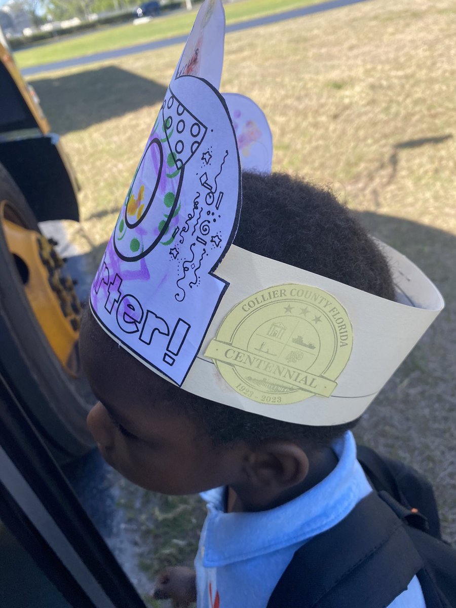 Durandaccps's tweet photo. We celebrated 100th day of school and Collier County Centenial @blackbearsroar @collierschools @Champs4Learning #GoldenAppleCollier https://t.co/Ji3SFF2bg3