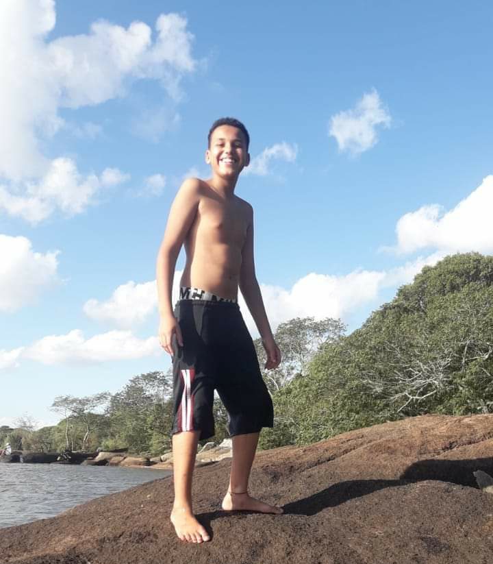 Alguém viu o Murillo?

"Saiu hoje de tarde de Ipanema para vir para Viamão sozinho. Até o momento não foi mais visto e nem deu sinal. Me ajude a encontrar ele pessoal, meu filho Murillo, volta pra casa filho. Se alguém viu ele, avise no 51981357229"