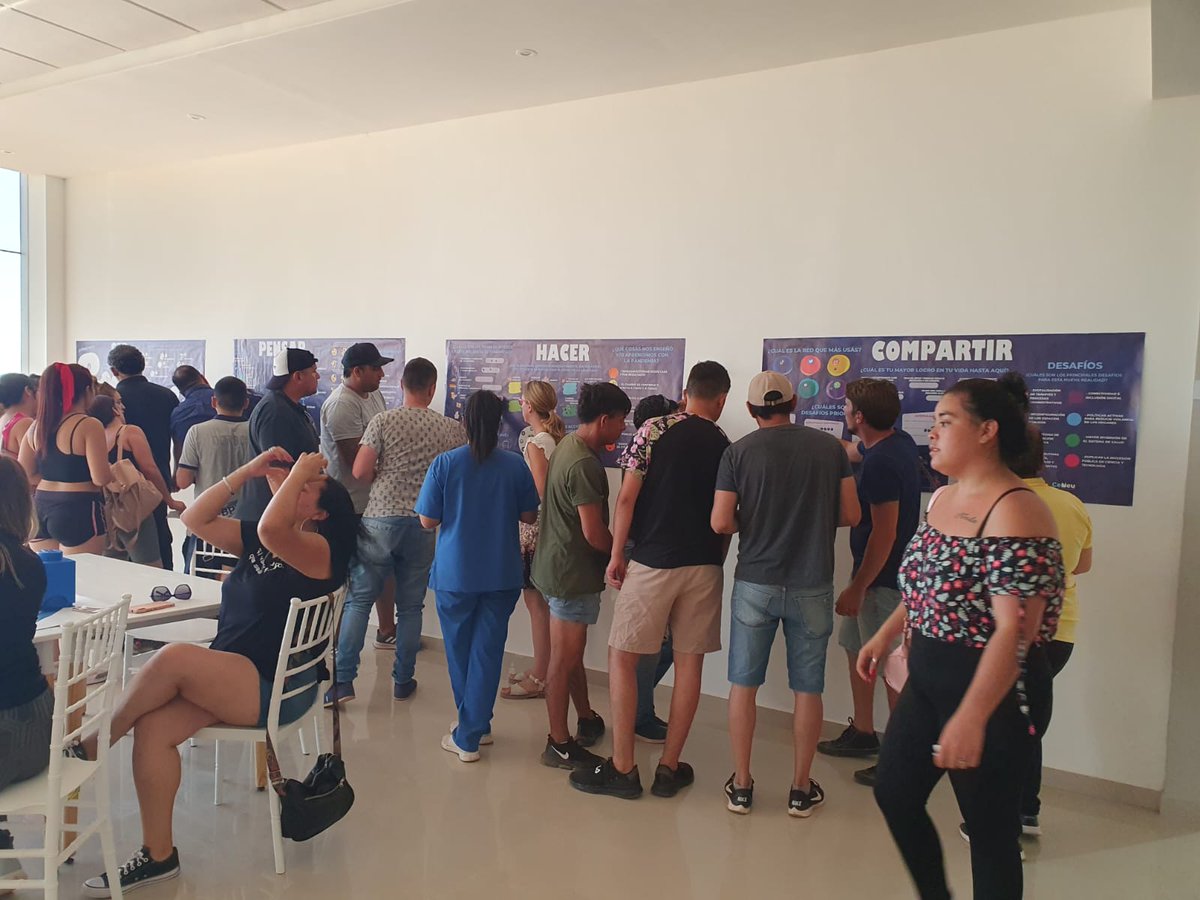 CCeneu's tweet photo. Encontrarnos y explorar ideas #Juntos es gestión política comunal y saber cómo pensamos nuestra localidad a futuro, es el objetivo 💬
Muchas gracias #Añelo 🫂
Seguimos a paso firme! #HayFuturo @marcoskoopm y @AnaPechenOk https://t.co/BgL2rhms1e