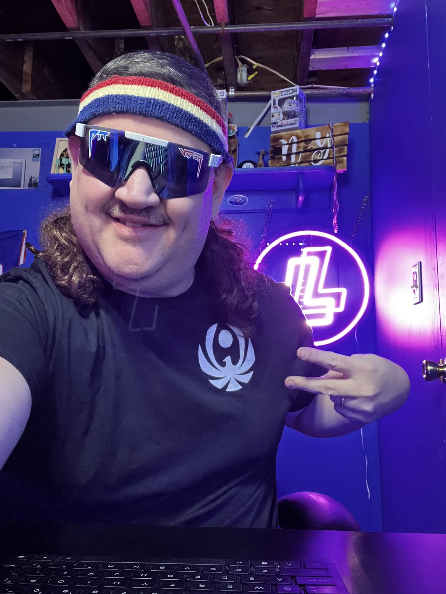 BLumb3rg's tweet photo. Shout out to @CroweGamingg for the free T-shirt !!!!!!!#winning #crowefam #thankyou #twitchstreamer #Getinwhereyafitin #Lumb3rgsLooneys twitch dot tv / b_lumb3rg https://t.co/PA8VClEjKQ