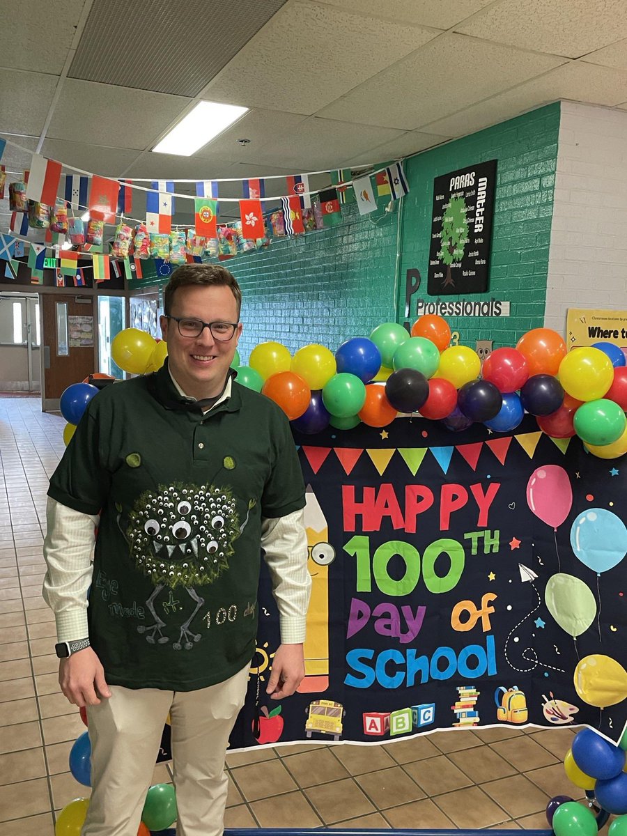 Thanks to our kindergarteners for this lovely #100thdayofschool outfit for our <a href="/armisteadschool/">Armistead School</a> parade. They knew 100 googly eyes gives me the creeps… #CLN3theplacetobe #BmoreEdchat