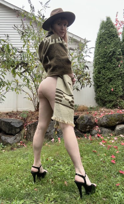 Watch Lianna Lawson's leaked NSFW photo on TwXstars