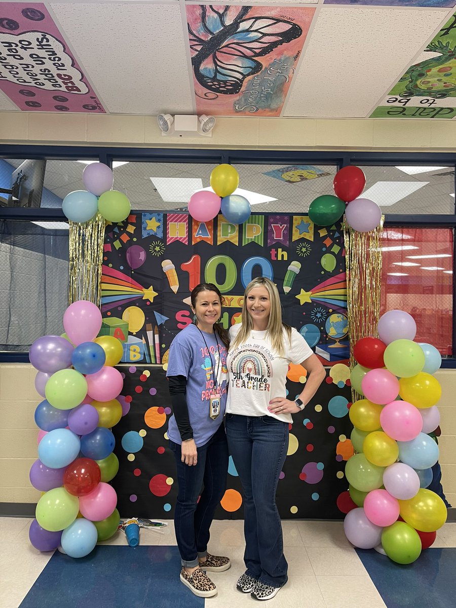 jaclyn_moncus's tweet photo. Happy 100th Day of School! #Ott100thday2023 #GLOWatOtt @PrincipalBueno https://t.co/lee6ZlKKQw