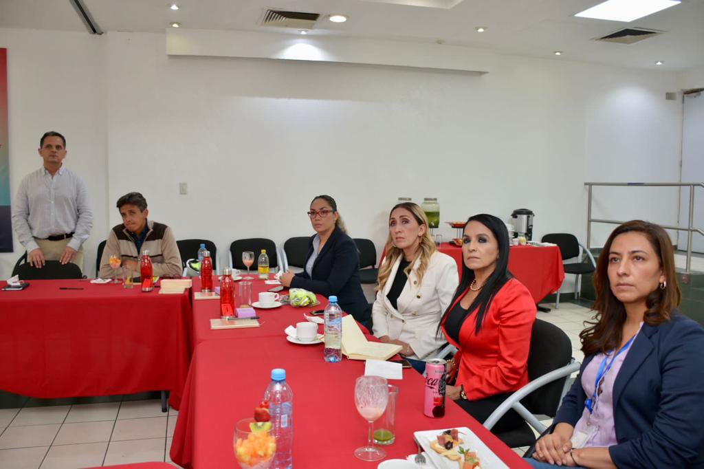UMSNH_Oficial's tweet photo. UMSNH y FEMSA buscan reactivar convenios para embellecer jardines de Ciudad Universitaria

Información: https://t.co/bX35URMbKn https://t.co/mSvxeJy0Nb