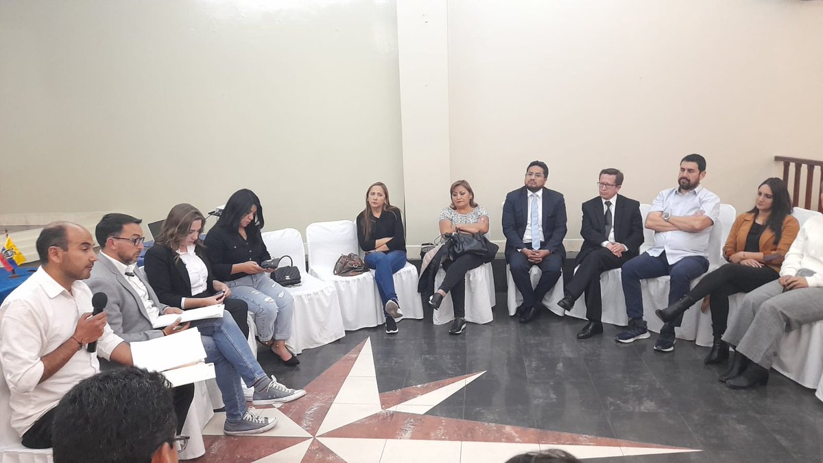 PachiCherrez's tweet photo. Cómo presidente (e) de la @CapturAzuay realizamos conversatorios con distintos candidatos a alcaldía de Cuenca y prefectura del Azuay, expusimos las necesidades del sector. La ciudadanía eligió a @czamoramatute y @jotalloretv a quienes les deseamos el mayor de los éxitos https://t.co/XNZaD441me