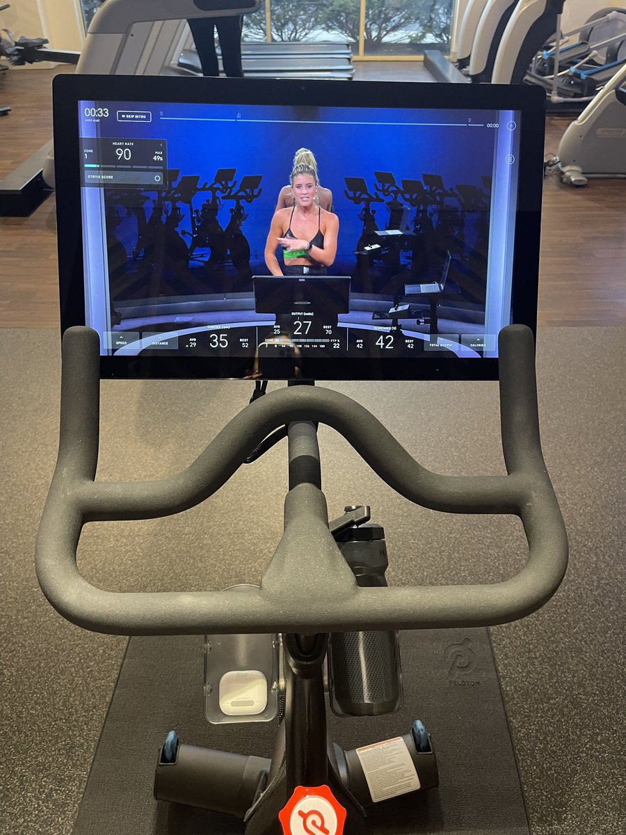 nina_fsmith's tweet photo. After 14 hours of travelling, I couldn’t bring myself to miss a day on the Peloton. Grateful for @HiltonHotels having a @onepeloton bike in each of their hotels globally. Got my miles in and kept that streak going #peloton #7weekstreak https://t.co/FBKT0D8cN3