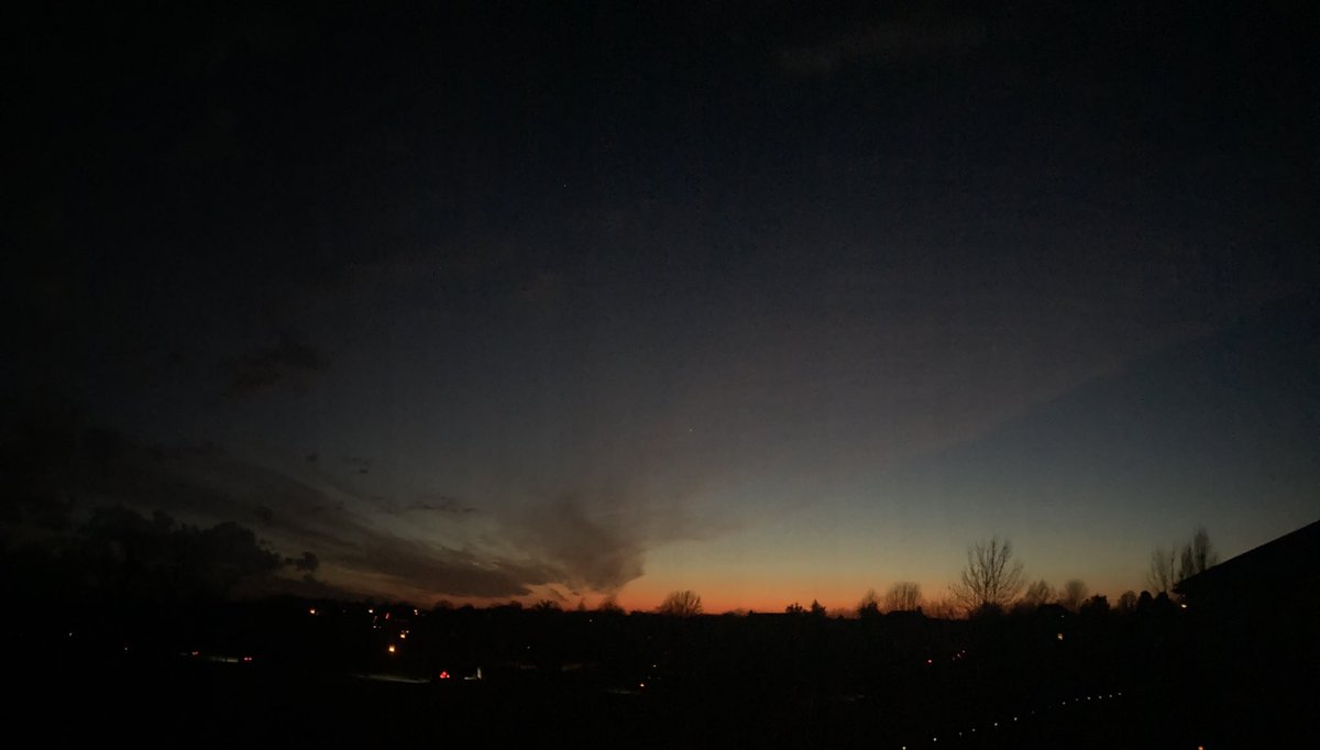 marchibald25's tweet photo. Couple of sunset pics with Jupiter and Venus, as well as clouds that look like waves. @fox4wx https://t.co/B9td2zdOh1