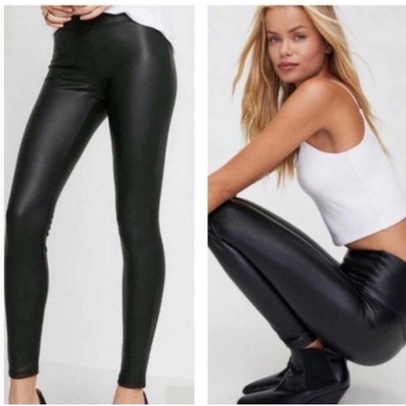 _brookjohnson's tweet photo. So good I had to share! Check out all the items I'm loving on @Poshmarkapp #poshmark #fashion #style #shopmycloset #7forallmankind #tagoo #prettylittlething: https://t.co/b08RBsr5fn https://t.co/sm1OOprnEf