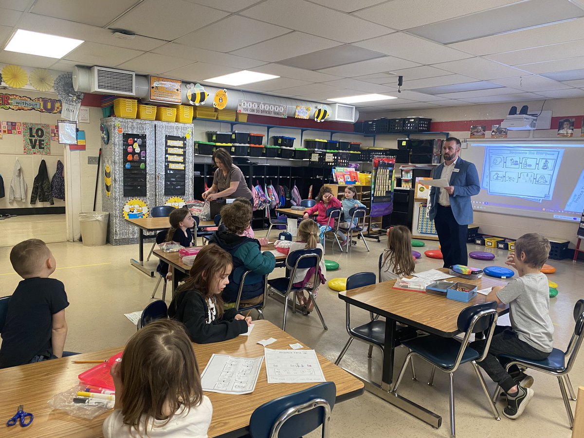 hadohamby's tweet photo. Today we had our 2nd quarter Brag Tag ceremony to celebrate our growth in many areas! https://t.co/Ijn6s0vod2