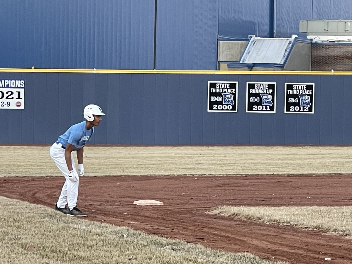 Jays_Baseball's tweet image. Awesome day to get outside and get some work in! Great group of men working hard! 👊