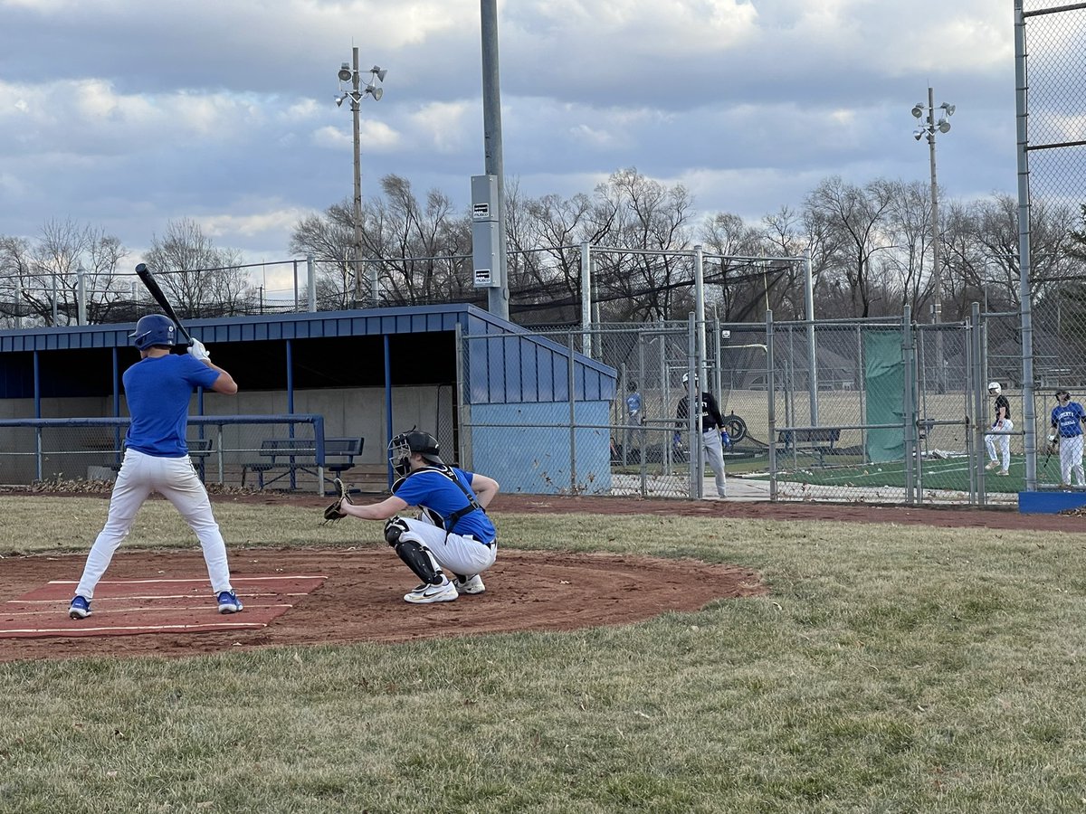 Jays_Baseball's tweet image. Awesome day to get outside and get some work in! Great group of men working hard! 👊