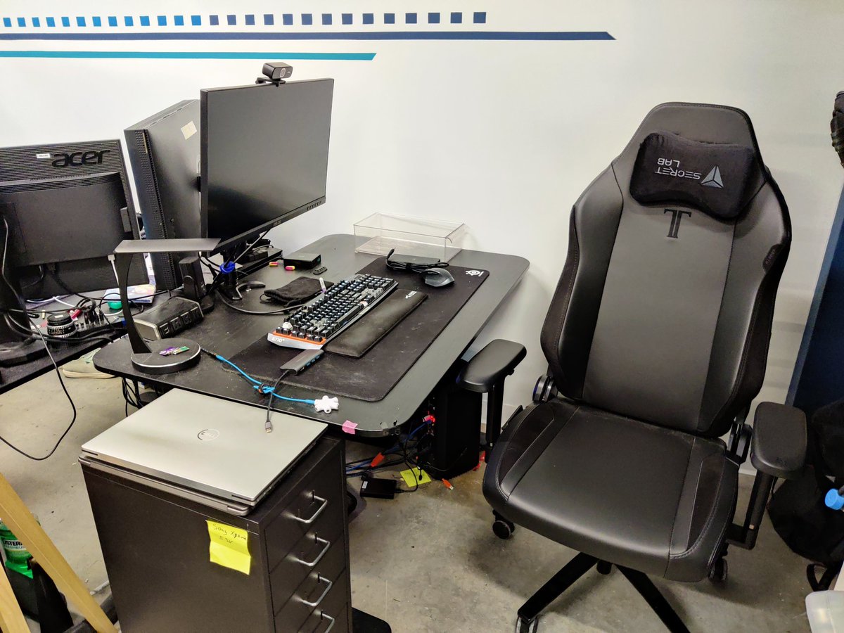 Brandon_Y_Lee's tweet image. Today was my last day at Linus Media Group! I could not have asked for a better way to spend my 20s, and I am so excited to see what my 30s will bring. 

You can follow me here on Twitter and here on YouTube: youtube.com/channel/UC-Wpv…