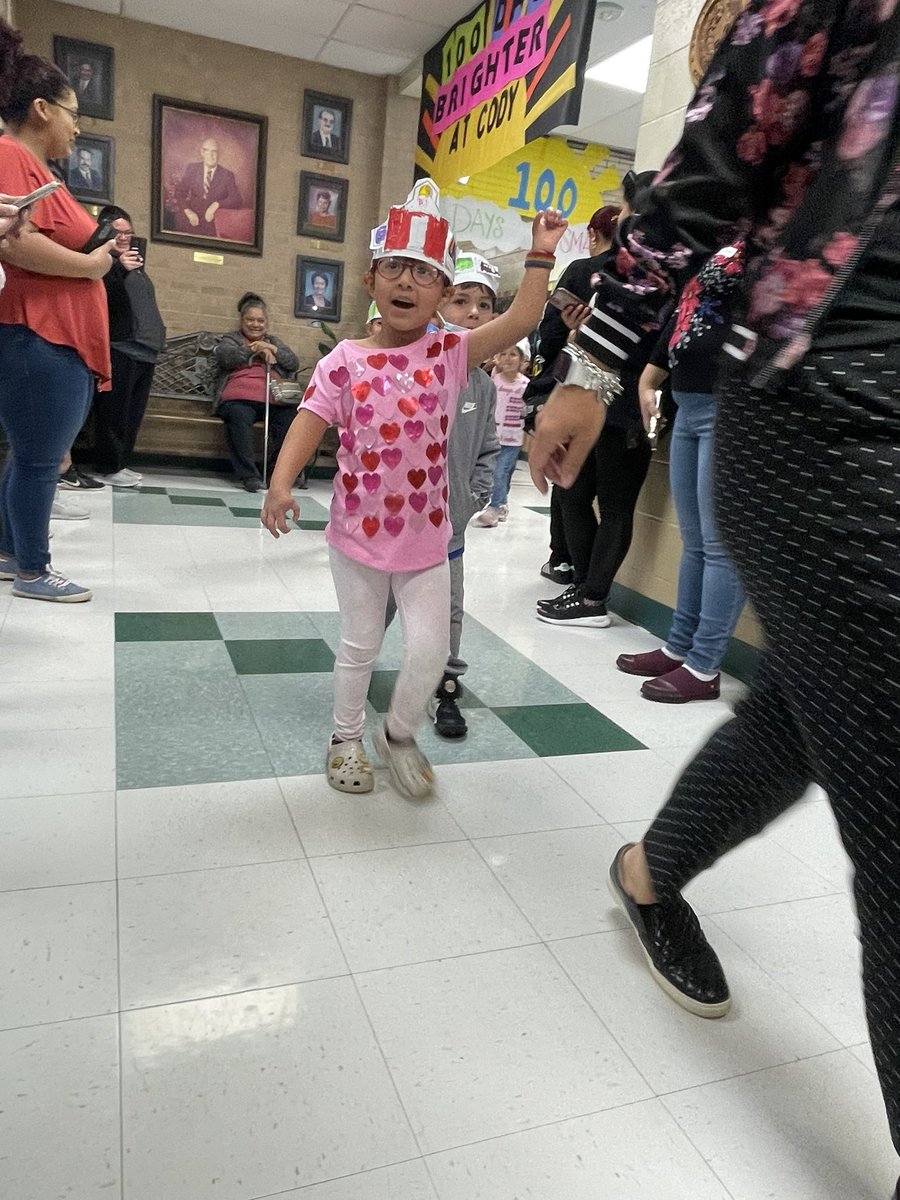 georgettecarra5's tweet photo. Happy 100th day of school! @NISDCody #wegopublic @crazyboutcody #havingfunlearning #100dayofschool https://t.co/Bv1mgfsKVV
