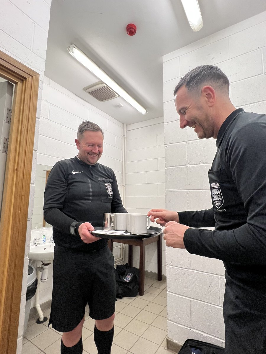 JIFootballRef's tweet photo. @FlocktonFlopper @MCorbally #Hashtags #CoffeeCarrierCorbs #NotAJ** #NoHandshakes #CleanestChangingRoom #SlapItOnTheHead yet another manic night with the Chickens 🐔 https://t.co/IbpmCjWzU4