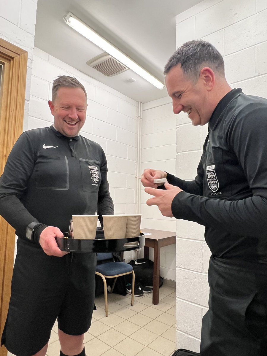 JIFootballRef's tweet photo. @FlocktonFlopper @MCorbally #Hashtags #CoffeeCarrierCorbs #NotAJ** #NoHandshakes #CleanestChangingRoom #SlapItOnTheHead yet another manic night with the Chickens 🐔 https://t.co/IbpmCjWzU4