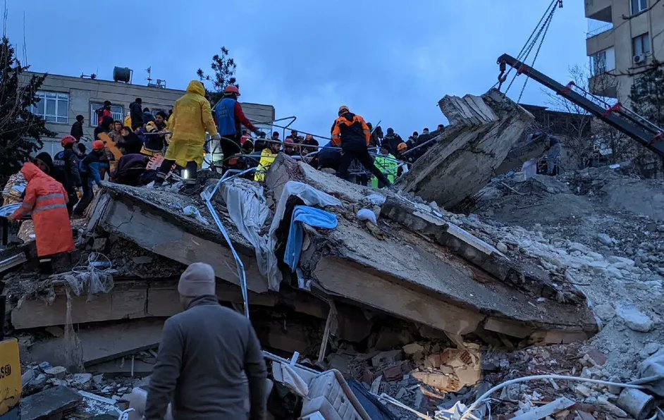 Milenio's tweet photo. En ciudad turca de Sanliurfa, todos "tienen miedo" por sismo; personas siguen atrapadas

https://t.co/1r2w0AQKDD https://t.co/EKWrQqz4Kd