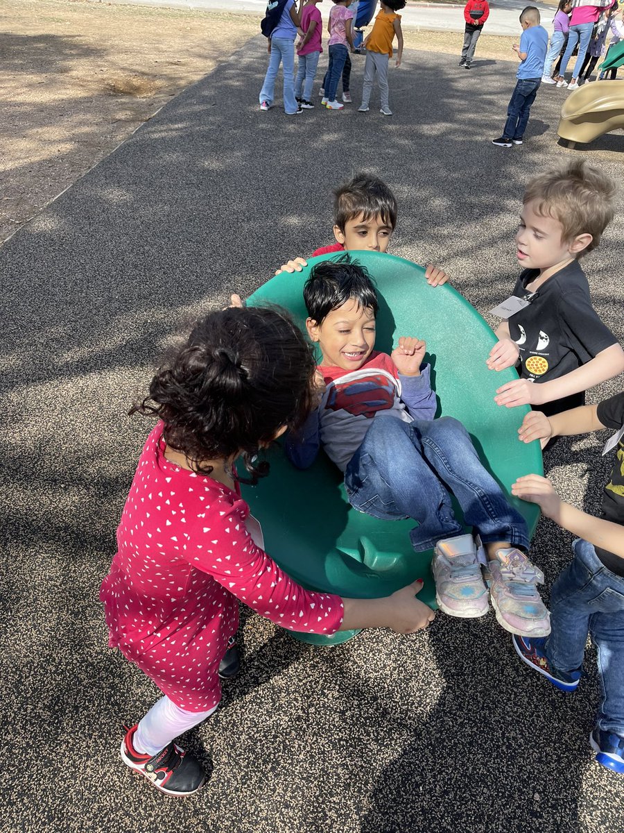 littleBullfrogs's tweet photo. After a week of ice, seeing our friends and sunshine was amazing! @EffieBullfrogs #readysetgrow https://t.co/2aSgCNAwpA