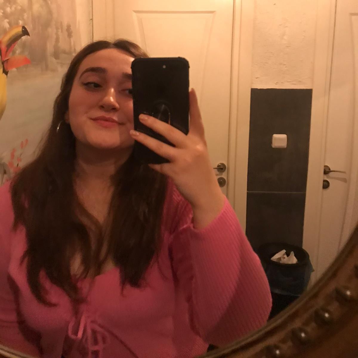 arkadasim buse nur kandemire hala ulasilamadi calisma yok hicbir haber yok saatlerdir o enkazin altinda neler cektigini dusundukce bile nefes alamiyorum nolur besni üzümlü kente yardim edin #deprem #adıyaman #besni <a href="/AFADBaskanlik/">AFAD</a>  <a href="/DepremDairesi/">AFAD Deprem</a> #kayıp