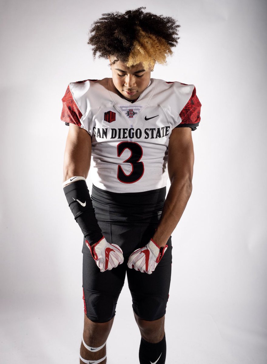 Truly blessed to receive a offer from San Diego State University! 🔴⚫️ @KHOKE23 @AztecFB @coachwalsh20 @coachmons @DariusBell_3 @Jthomas_53 @coachmcgee33 @RonOrtiz77 @PadreFootball_ @BrandonHuffman