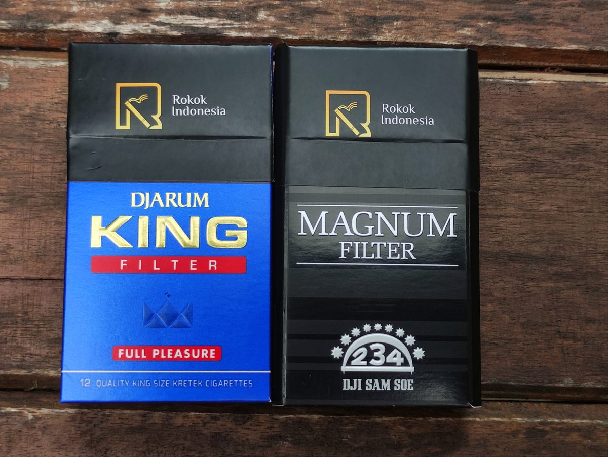 rokok_indonesia's tweet photo. Djarum King Filter versus Magnum Filter
Kali ini Roki mau versuskan Rokok SKM yang batangannya sama2 gede. Djarum King Filter vs Magnum Filter. Walaupun jika dijejerkan dan dipegang krasa agak gede dikit Magnum Filter. Mungkin cuma perasaan aja sih, Lur.
Utas https://t.co/7zVinmYOIZ