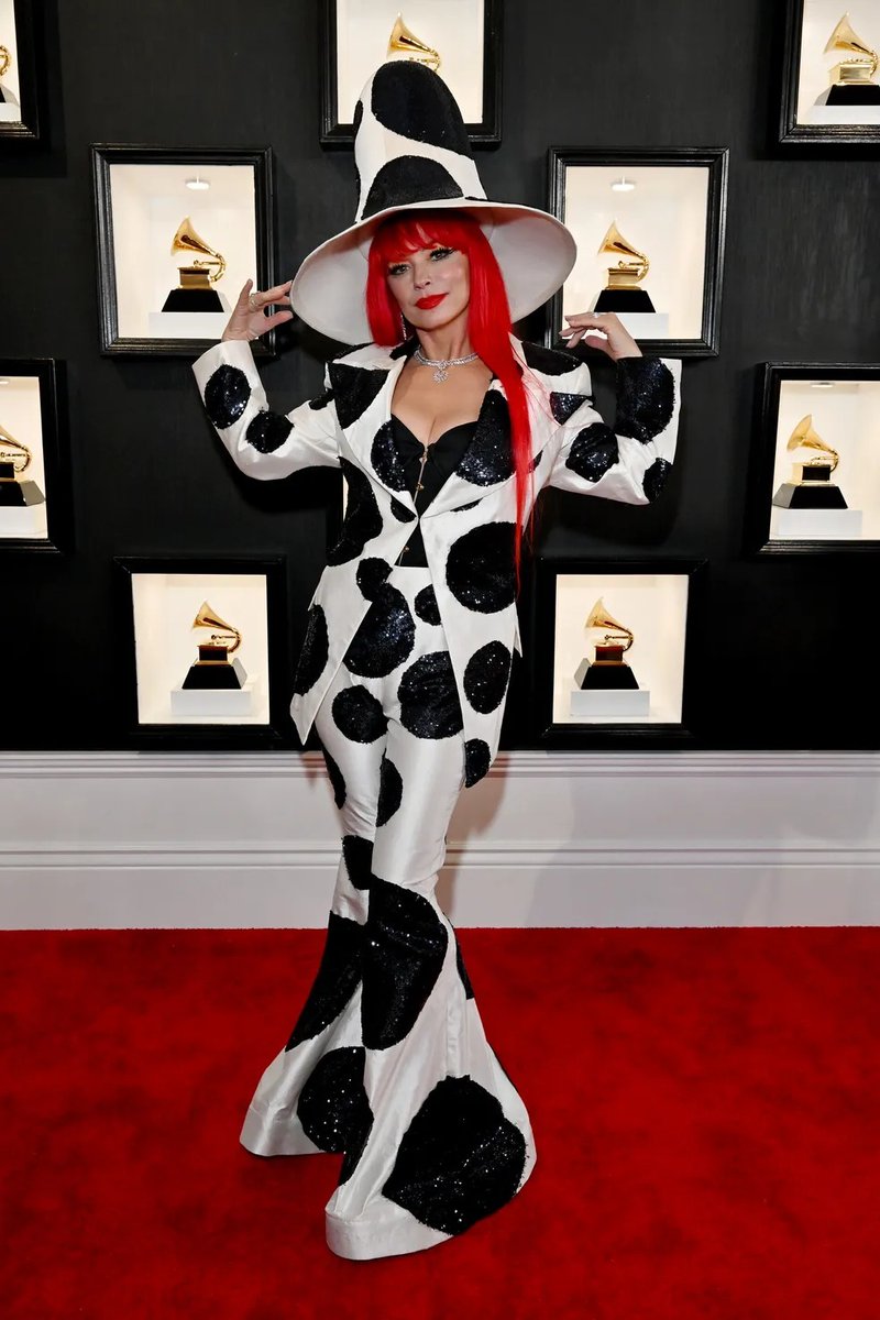 Madhawks_'s tweet photo. When the client wants a bold subtle campaign idea!
#GRAMMYs #GrammyAwards #Grammys2023 #clientbrief #client #agency #agencylife
.
@InMemeTemplates @official_iml @SDissect @social_ketchup @Social_Samosa @VavoDigital @socialmedia2day https://t.co/TPd6QwIGhC