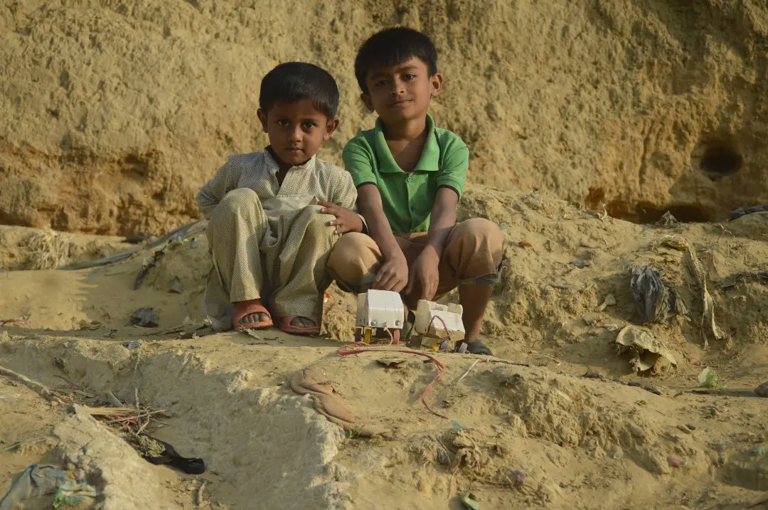 Mohamme67267409's tweet photo. Many of our children enjoy spending their free time playing with their handmade toys here in camp.
#rohingyachildren #enjoyspending #freetime
#withtheir #handmadetoy #incamp
#streetphorography #childrenphotography
#docomenteryphotography #needasafeplace
#environment https://t.co/JdTYEUwxQc