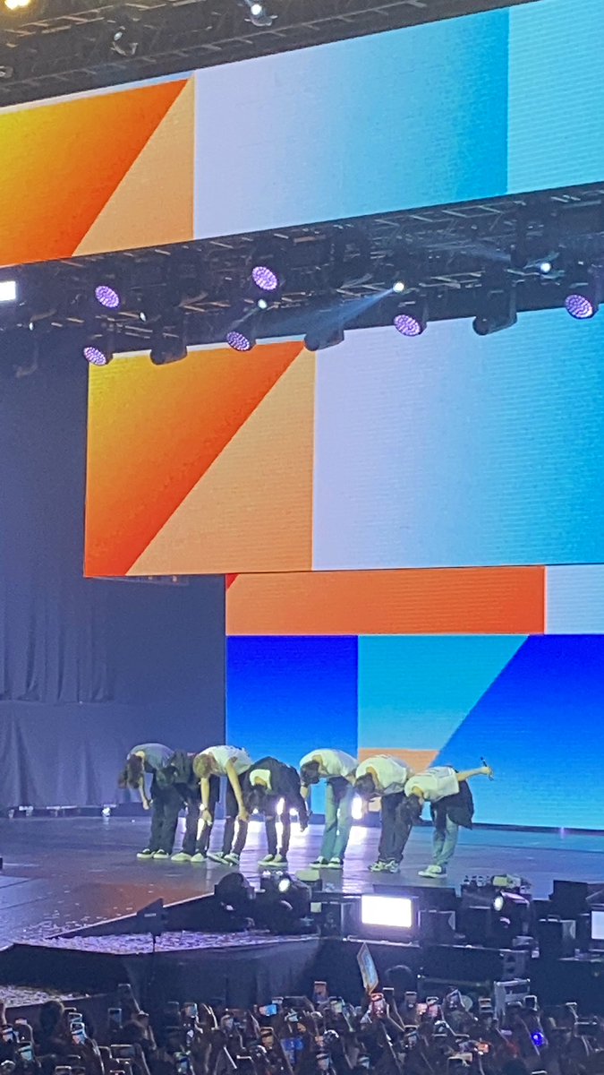 dwinnyeight's tweet photo. Late post: thank you talaga inang @happeehour isa po ako sa hwaiting lounge peeps at dahil po sa effort nyo I’ve experienced and enjoyed the manifesto concert 🧡 Again KUDOS po sayo at sa team nyo po. Please continue to help and fulfill the dreams of k pop fan just like me 🫡 https://t.co/Kkpqkmd4VZ