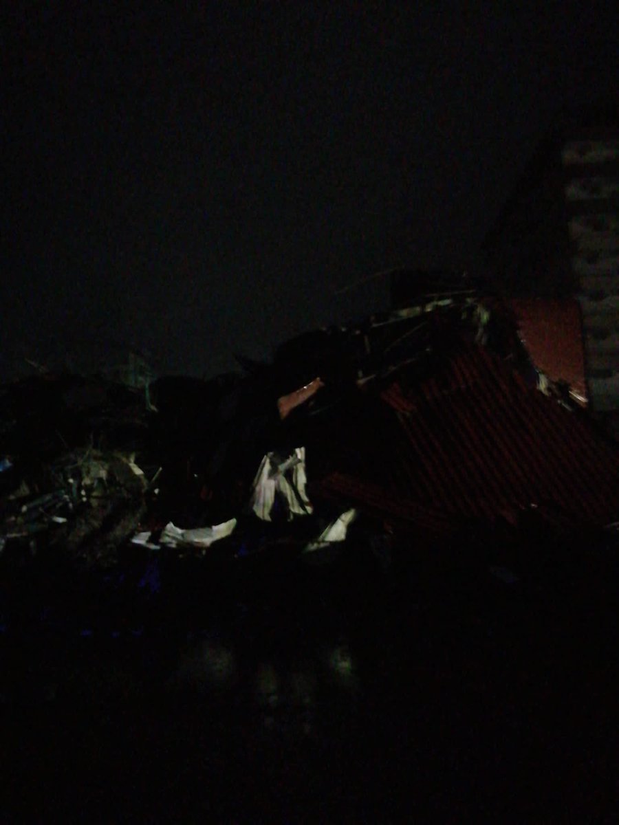 pinardelibal's tweet photo. Şazibey mahallesi 64011 sokak no:7 kat:4 Hünkar apartmanı merkez Kahramanmaraş Piazza AVM yakını 
MÜNTEHA, MİNE, İLYAS ÇAM

Enkazın başında arayan kimse yok. Lütfen rt yapar mısınız sesimizi duyurmaya çalışıyoruz. 

#deprem #Kahramanmaras https://t.co/dJwLyaOiX2