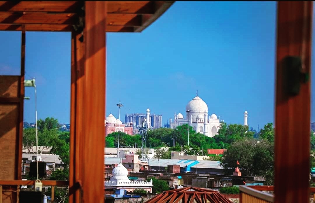 Desicafeagra's tweet photo. The view and reason for dining @Desicafeagra https://t.co/fGDt4LWvz8