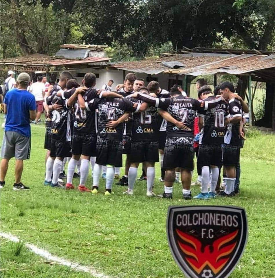 ViVeLa81's tweet photo. #Familia Los Colchoneros fc 🇱🇹 https://t.co/e2oGiClGoT
