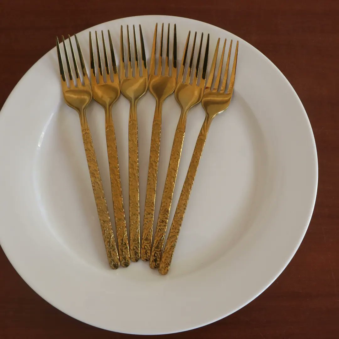 AandAKitchen's tweet photo. To place your hire order and make enquiries on our catering services, call David on +254722630122 or write us on WhatsApp via 0790 094729. Visit our catalog on WhatsApp for the Hire prices. 

#HostingServedInStyle
#goldenspoon 
#goldenknife 
#GoldenFork https://t.co/uQzjEi5N2v