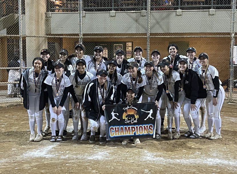 evafrye24's tweet photo. Great way to end the fall season by placing first in the February Frost Tournament. So much love for this team!
@BrianJendro @CoachBee9 @MikeMeyersFIU @Jkolaitis3 @CoachSpencerCal @UMCoachHutch @MrCoachTbratt @CoachJordanSB  
@MalMitchiner https://t.co/RGCzQsj4bn