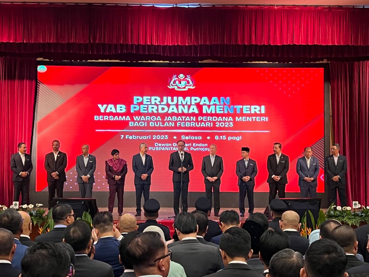 Perjumpaan YAB Perdana Menteri bersama warga Jabatan Perdana Menteri (JPM) di Puspanita Puri, Putrajaya. 

Seawal mukadimmah YAB PM tadi, beliau menyebut apa yang terkandung di dalam Surah Al-Balad yakni surah ke-90 dalam al-Quran.