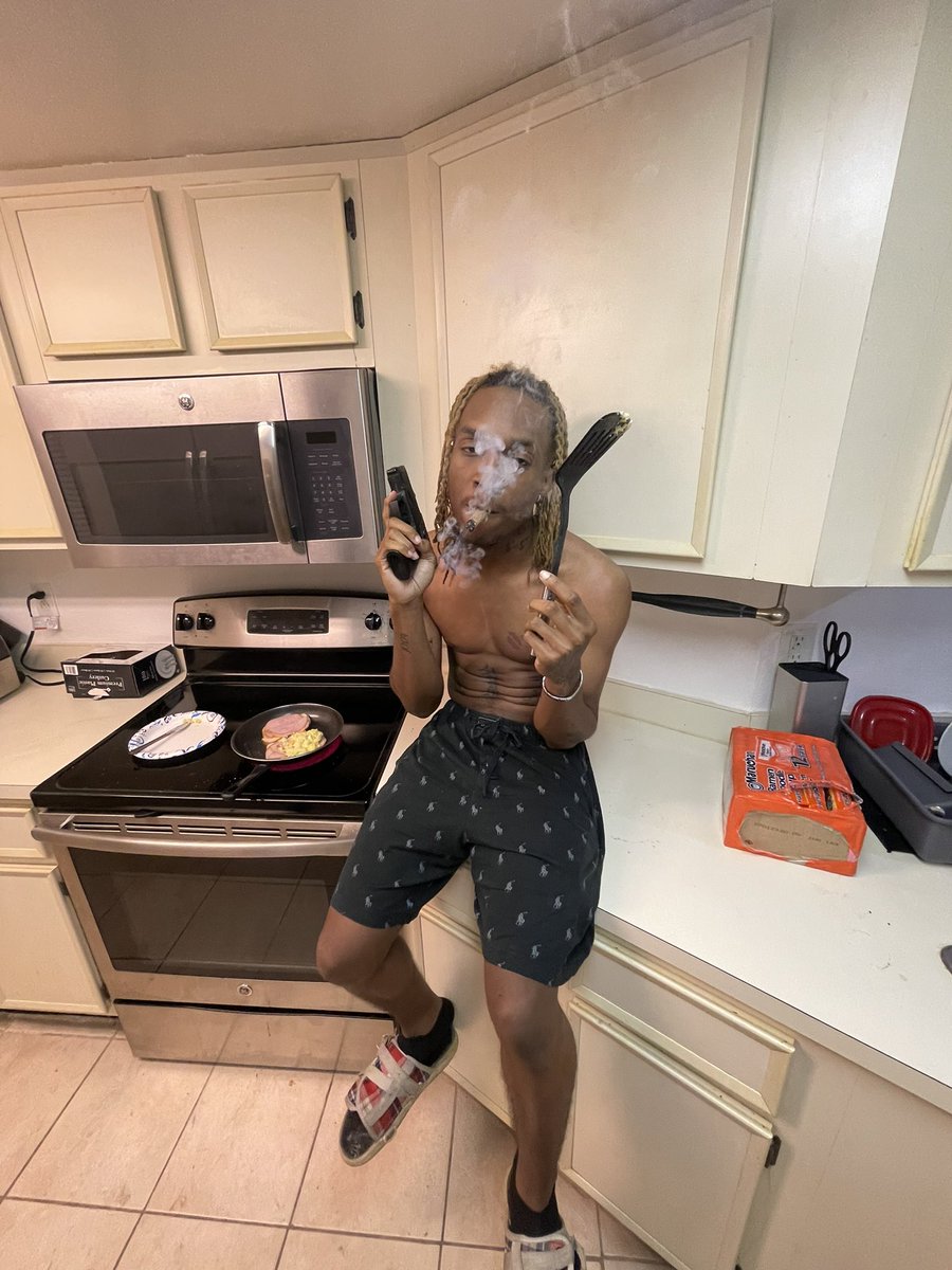 malivenus's tweet photo. Dis shit not a regular kitchen https://t.co/c9ucgFMVLh