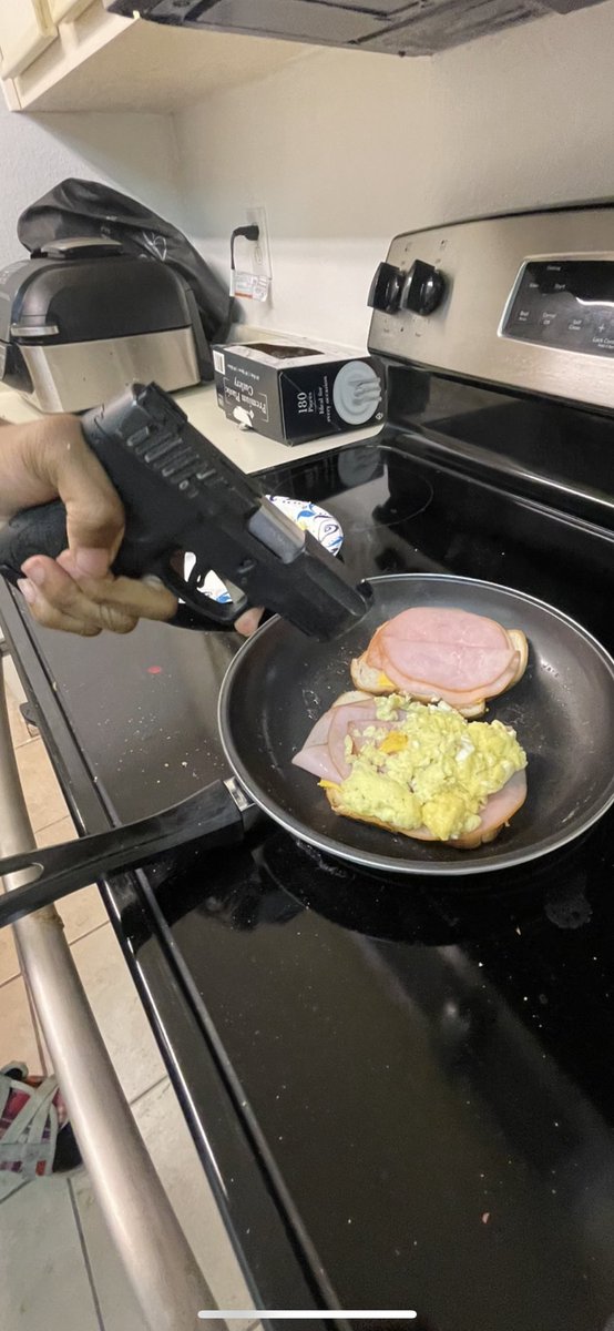 malivenus's tweet photo. Need dis btch 2 cook faster https://t.co/3w9izV0oZq