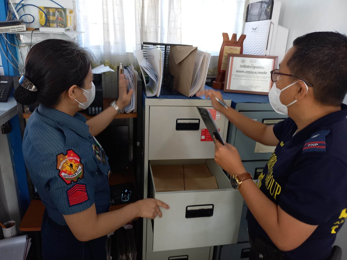 PcloBenguet's tweet photo. On February 7, 2023 at about 9:00 AM, PMAJ LORDAN E DE MESA, Asst. Prov'l Chief conducted office inspection in the cleanliness and orderliness in line with the ICP Program. 

#LifeisBeautiful
#KaligtasanNiyoSagotKo
#TulongTulongTayo
#MMKequalsK
#PNPKakampiMo https://t.co/IUoPhzyH3E
