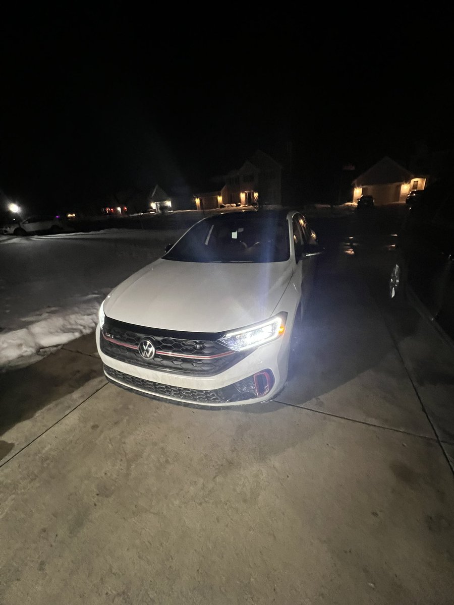 LaurenNeumann11's tweet photo. I drive a Volkswagen which is a a fuel efficient car that is estimated to have 35 miles per gallon #apespop @franklinlorax https://t.co/qtrPux71dc
