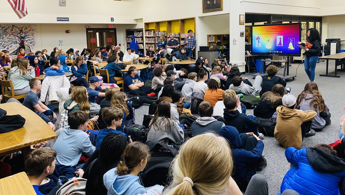 BoyntonLibrary's tweet image. When a favorite author lives locally and ends up being your long-lost BFF! Thank you @KalynnBayron for kicking off @IthacaNYSchools #blacklivesmatter at School week and @buffstreetbooks for the 📚! #librarylife #representationmatters ❤️