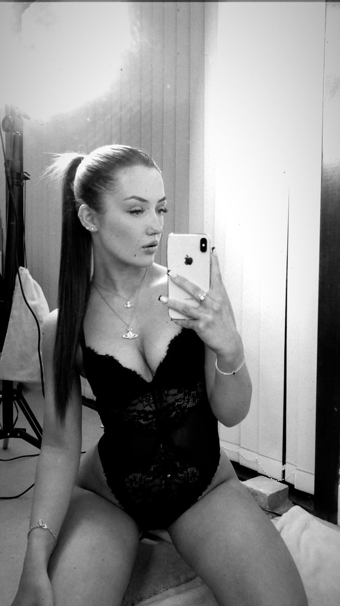 shonapicky1's tweet photo. All black baby 🖤 https://t.co/G7HazN1o7R